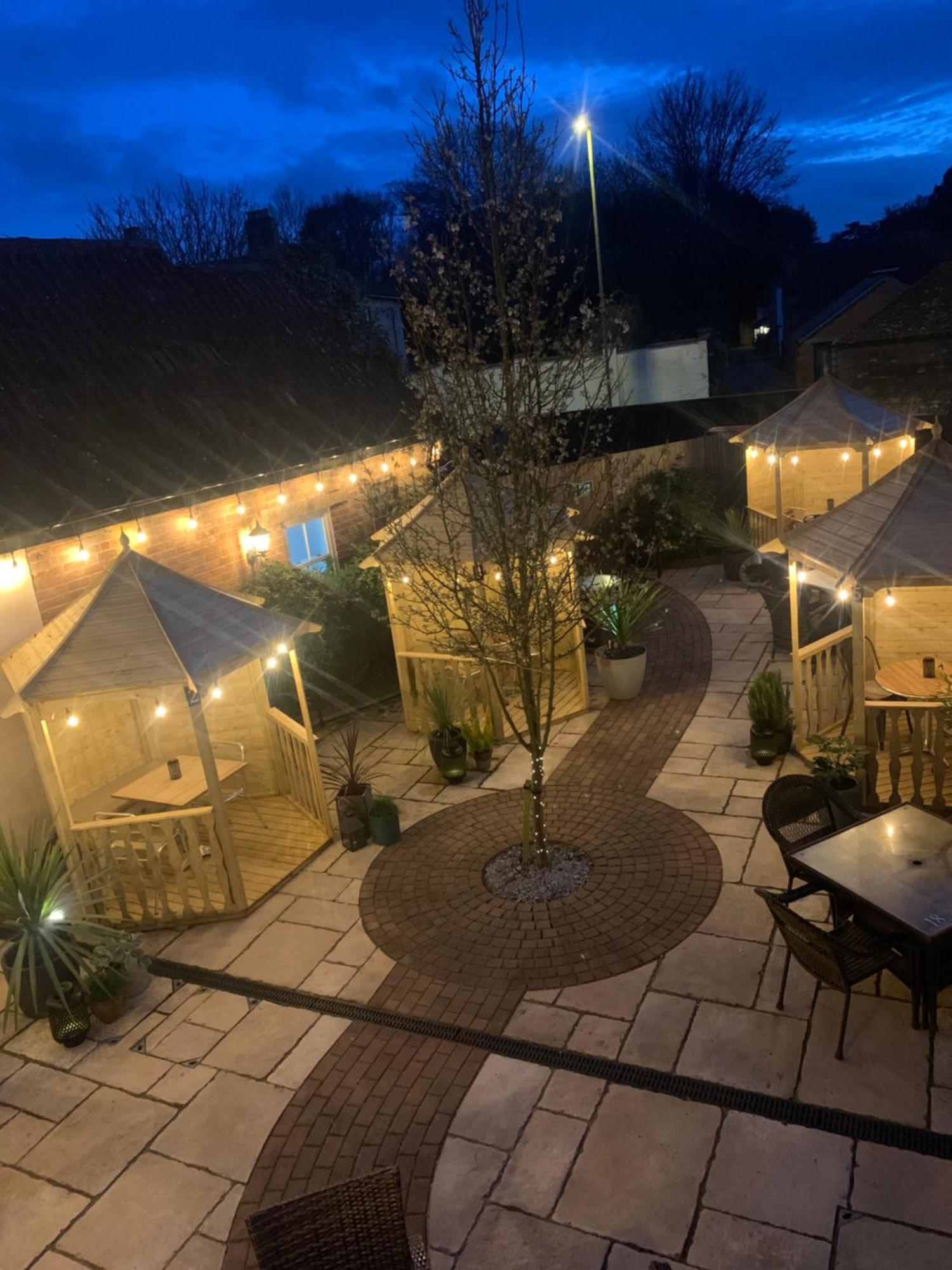 Greyhound Inn Wilton Wilton (Wiltshire) Exterior foto