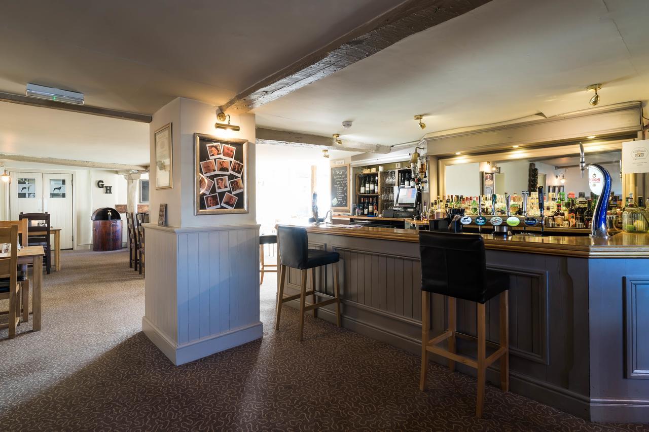 Greyhound Inn Wilton Wilton (Wiltshire) Exterior foto